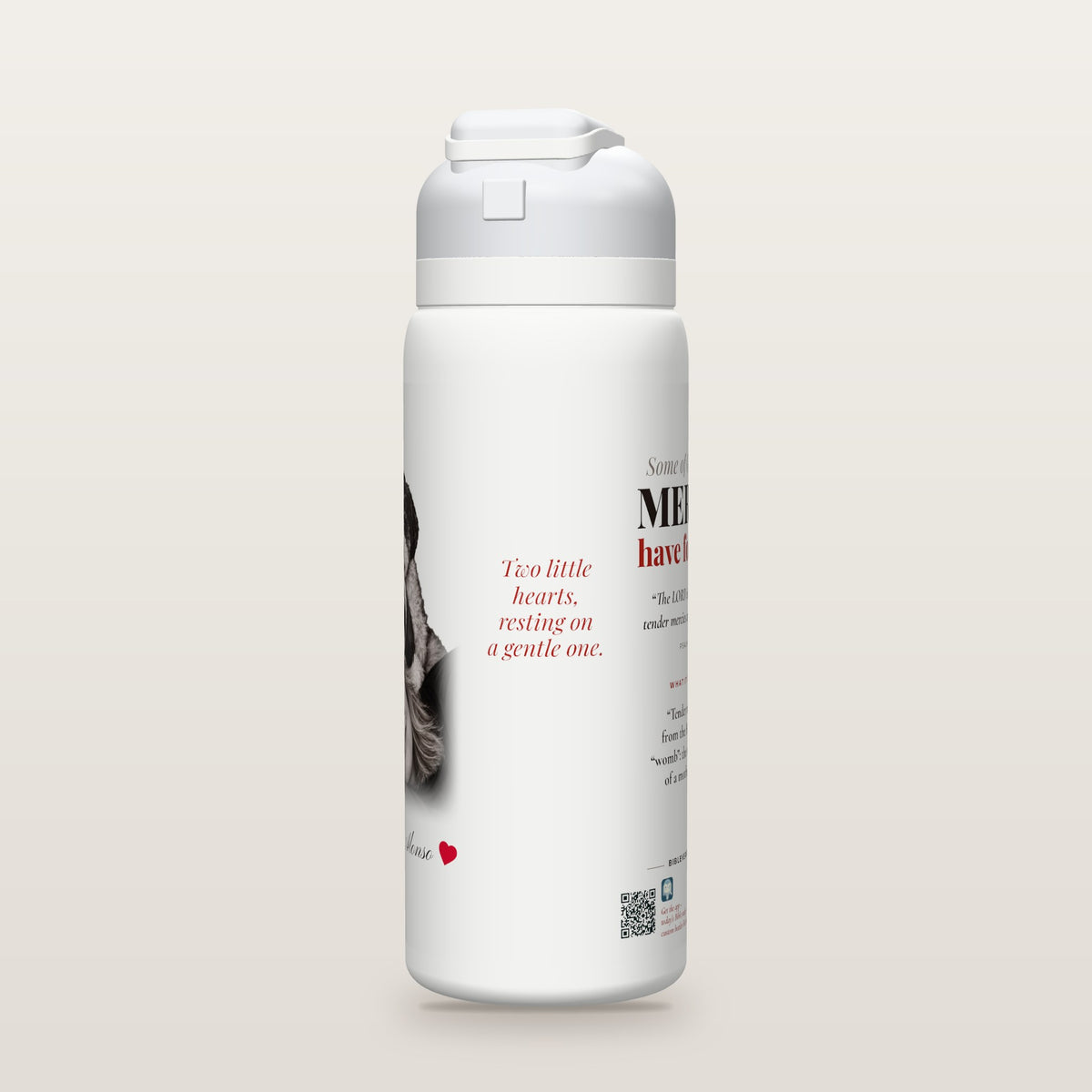 Side of the example Pet Portrait Bottle: Two little hearts, resting on a gentle one.